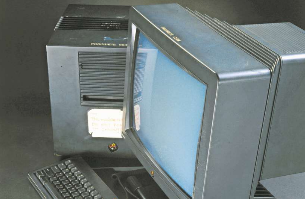 Der Server der ersten Webseite, mit dem Zettel